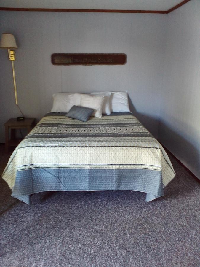 The Monarch Motel Cheboygan Esterno foto